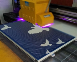 购买uv打印机为何要先打样看效果