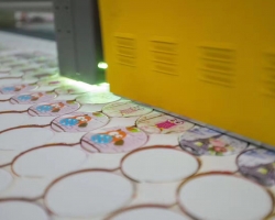 uv打印什么情况下会使用光油