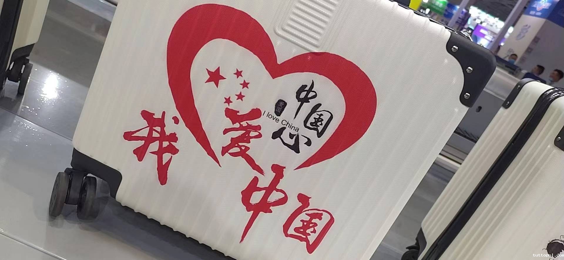 uv打印机,鞋子打印机,纸箱无版印刷机,uv彩印机,uv打印机厂家,18新利吧